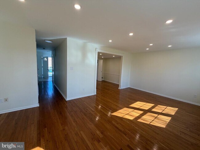 Building Photo - 2998 Covington St