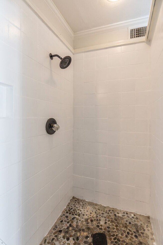 Building Photo - 3/2/2 READY TO RENT! Near ACU; ALL APPLIANCES PROVIDED