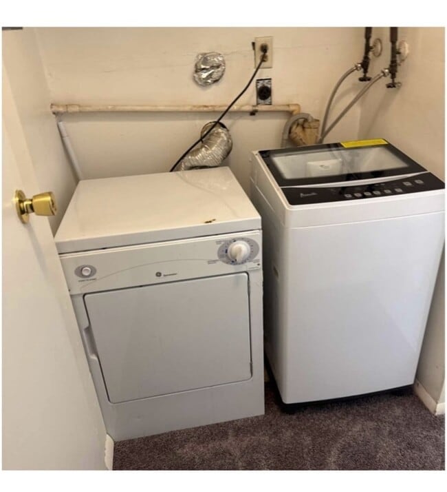 Building Photo - 13 Hamlet Ct