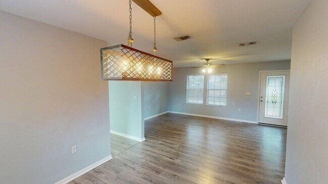 Building Photo - 910 Ave A