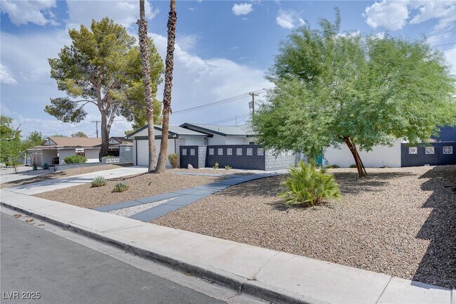 Building Photo - 1531 Commanche Dr