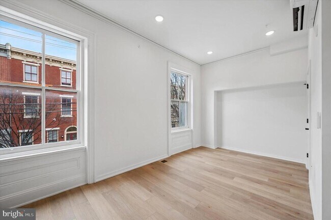 Building Photo - 627 N 16th St