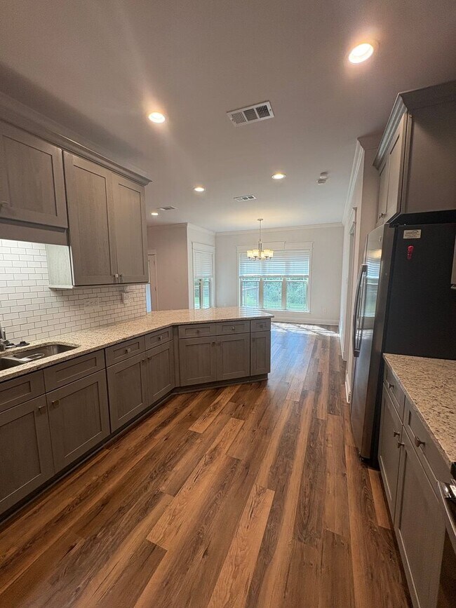 Building Photo - Beaultiful 3 bed 2 bath home in Long Beach