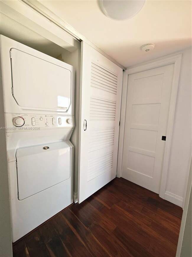 Building Photo - 2300 NE 33rd Ave