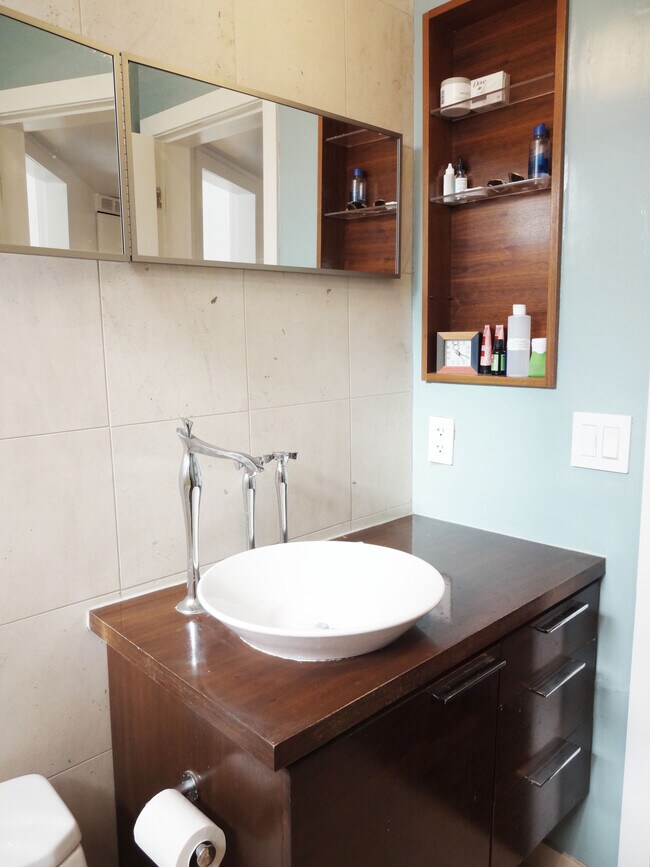 Bathroom 2 - 1010 Palm Ave