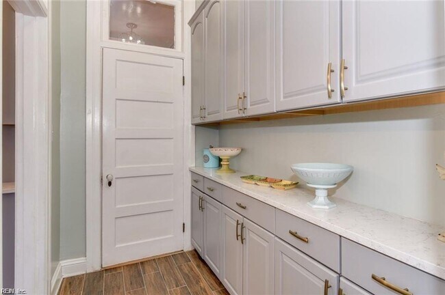 Building Photo - 632 Redgate Ave