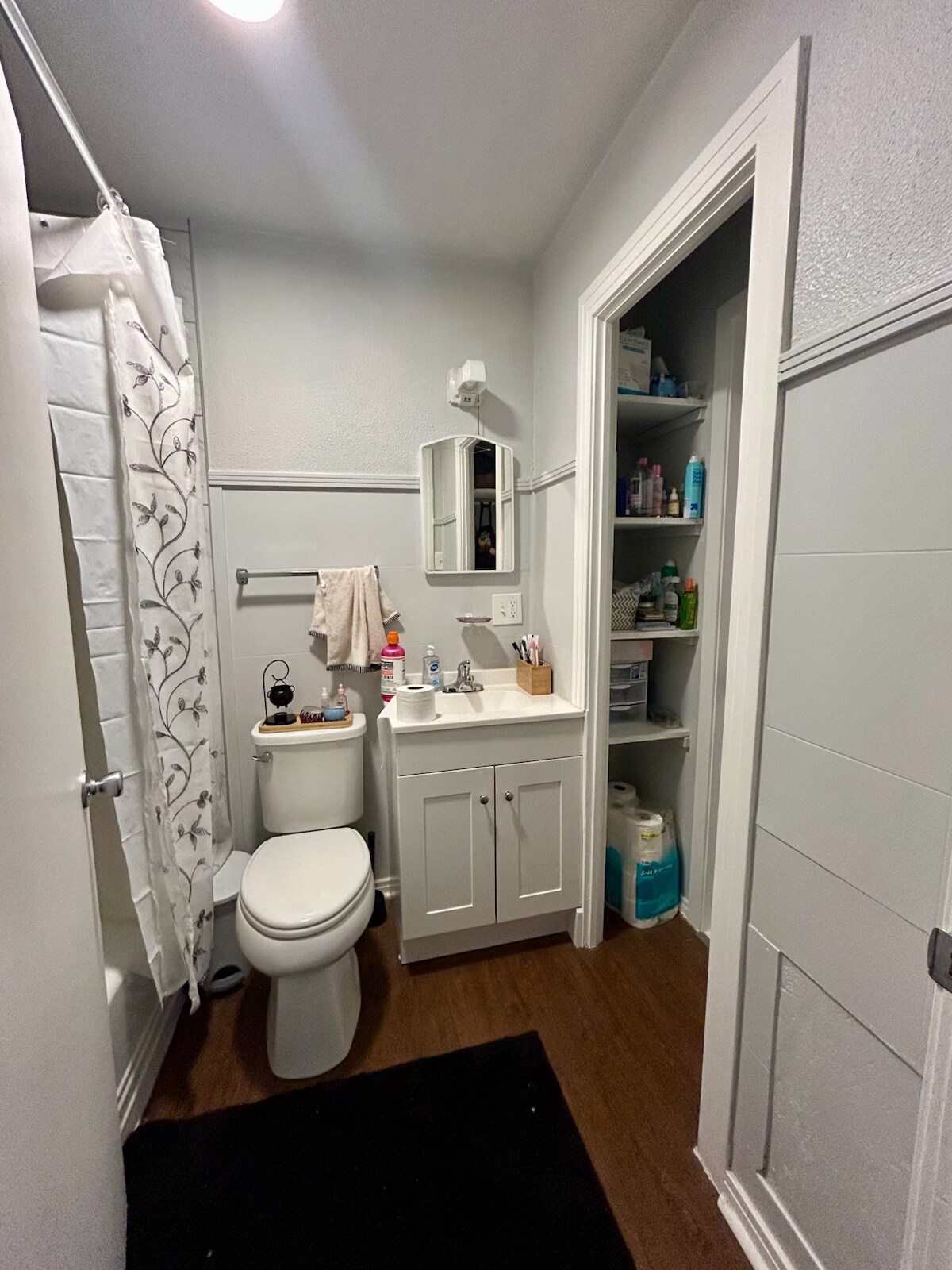 Bathroom - 404 Jagoe St