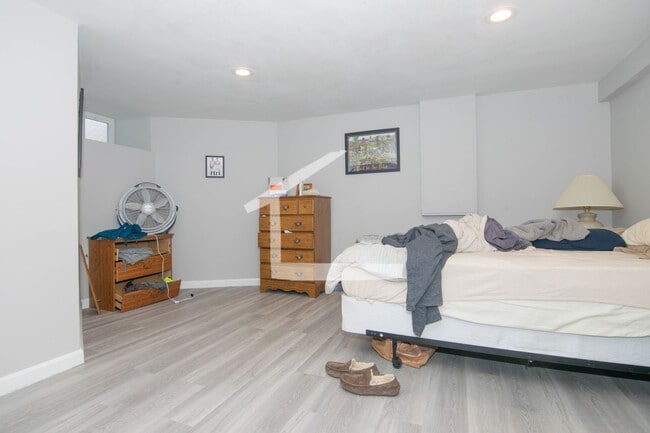 Building Photo - 4 bed in Allston