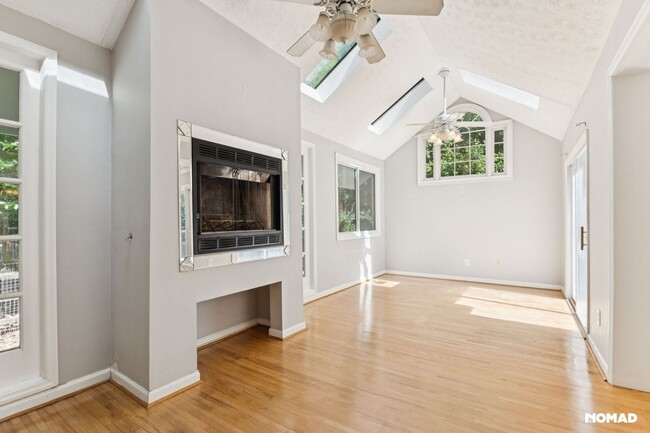 Building Photo - Spacious 5BR House in Marietta
