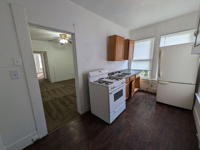 Building Photo - 2105 Cable Ave