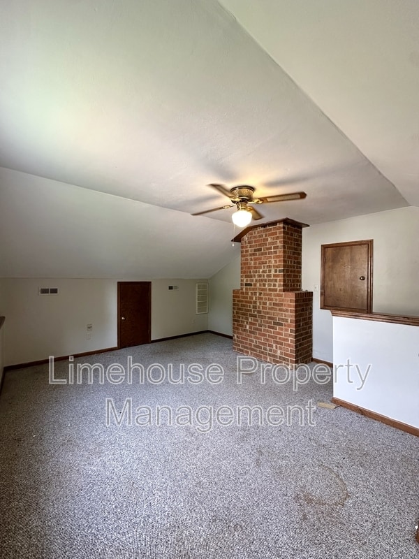 Building Photo - 4033 Kalona Rd