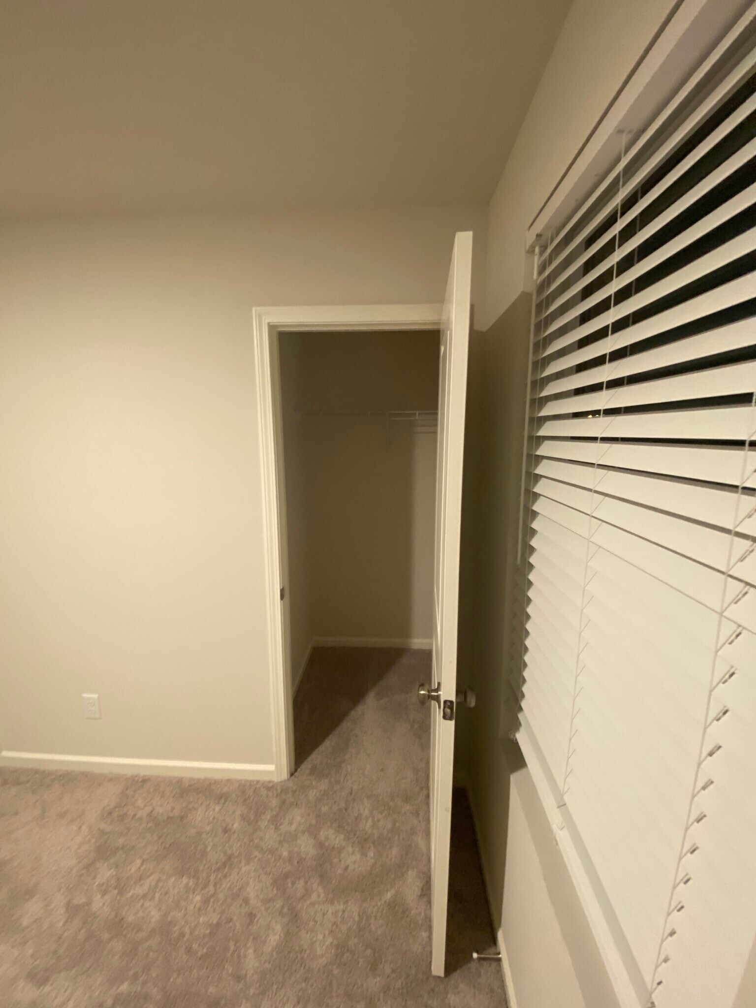 Building Photo - 427 Silo Ct