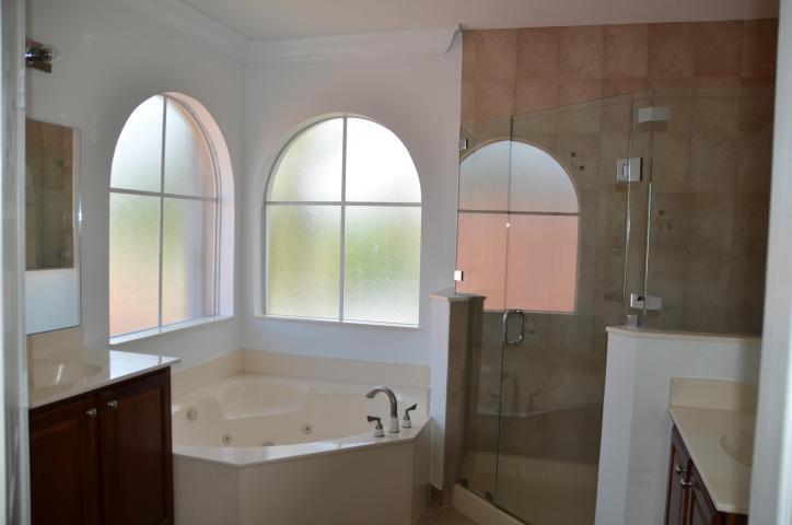 Building Photo - 37 Country Lake Cir