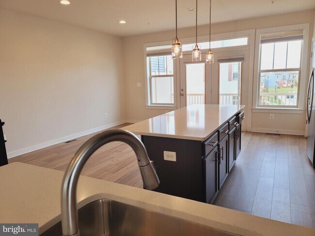 Building Photo - 9001 Shady Pines Dr