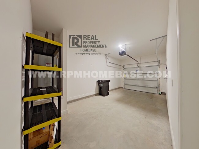 Building Photo - MOVE-IN SPECIAL: $500 off first month's re...