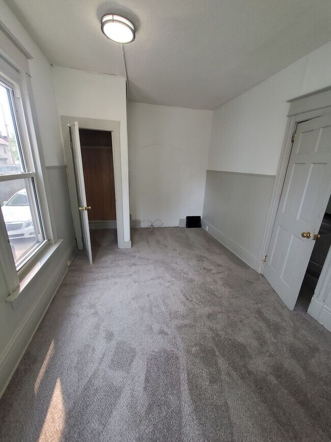 Building Photo - 1532 Owen Ave