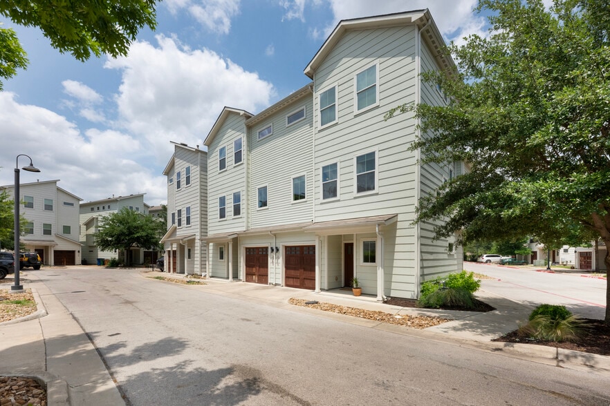Building Photo - 2710 Halcyon Dr