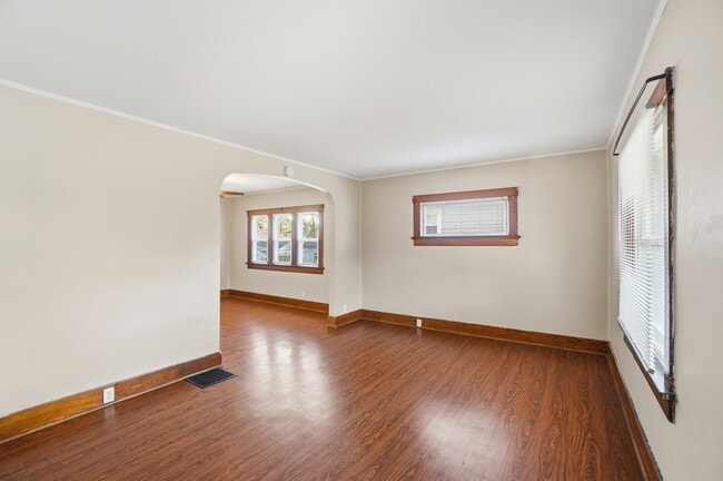 Building Photo - 1033 Forest Ave