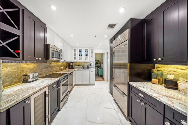 Building Photo - 2332 Fisher Island Dr