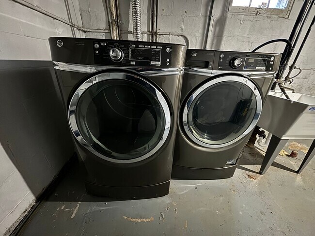 Building Photo - 4 bedroom, 2 bathroom home in the peaceful community of Mahtomedi access to White Bear Lake