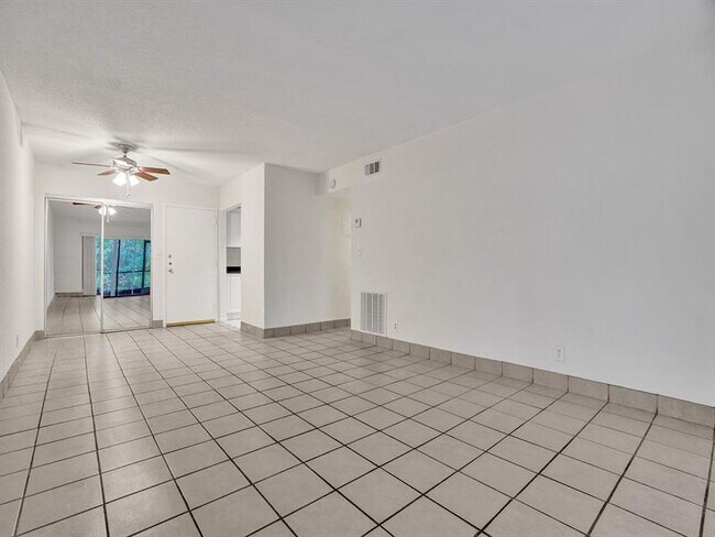 Building Photo - 3115 Oakland Shores Dr