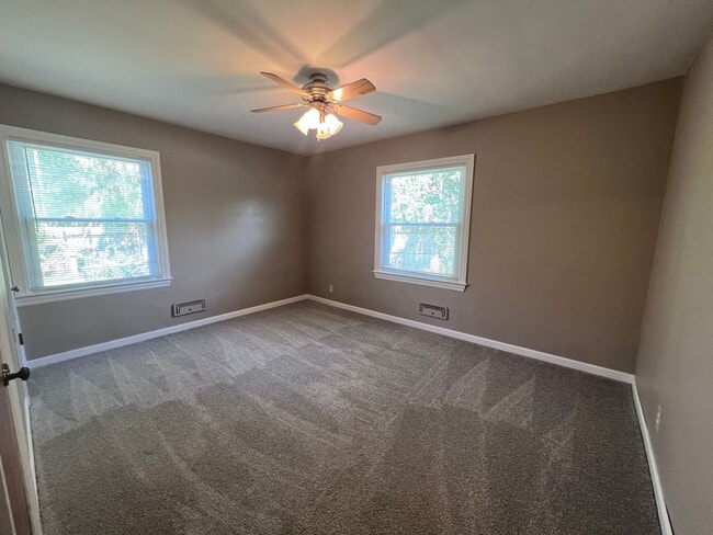 Building Photo - East Grand Rapids Schools - 4 bedroom home