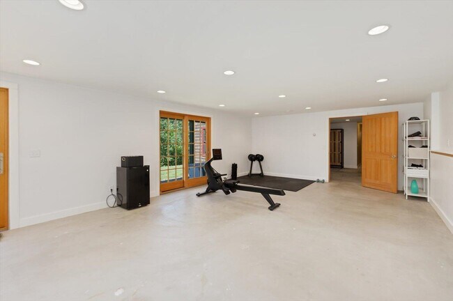 Building Photo - 662 Hurricane Rd