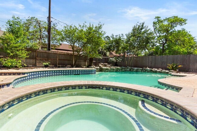 Building Photo - 18318 Mahogany Forest Dr