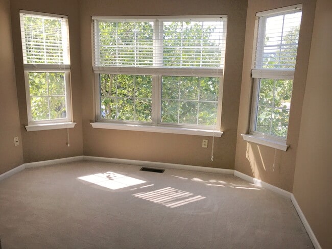Building Photo - 4490 Apple Blossom Dr