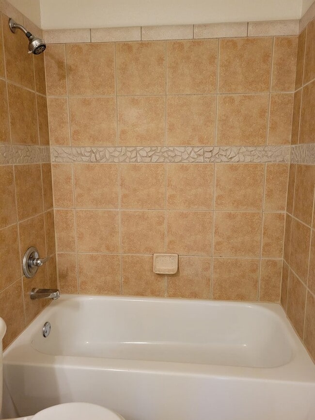 Building Photo - 404 Dale Ave