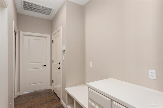 Building Photo - 18 Caddo Ln