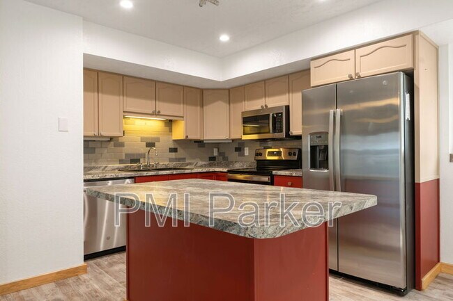 Building Photo - 10881 Pine Dr