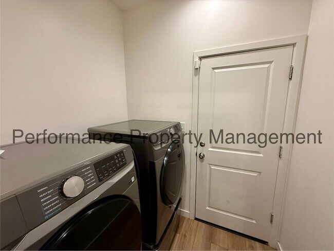 Building Photo - 7215 Canyon Creek Dr