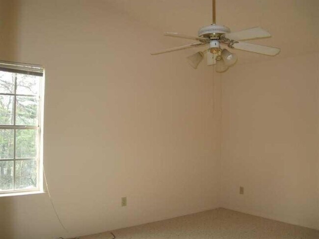 Building Photo - 888 Highland Terrace NE