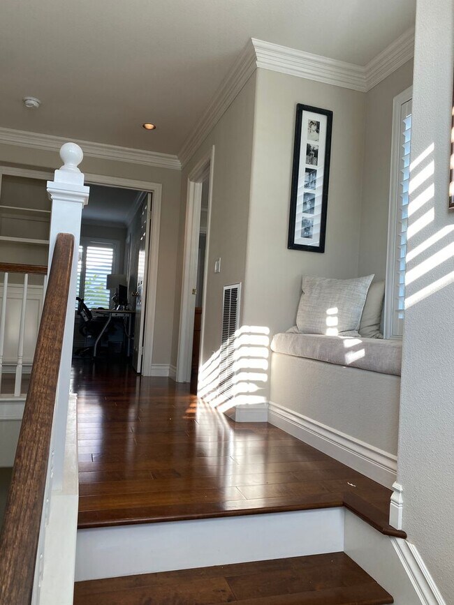 Building Photo - Private Courtyard Entry & Expansive Backyard Oasis