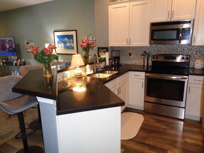 Building Photo - 2626 Webb Ave