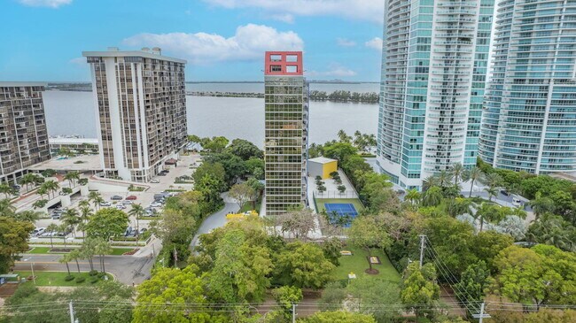 Building Photo - 2025 Brickell Ave