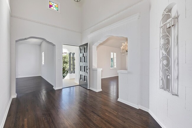 Building Photo - Clarkhill Residences LLC - 145