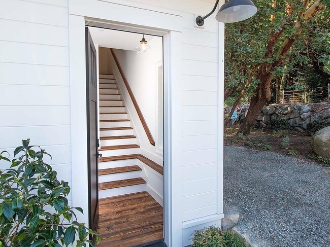 Building Photo - Expansive Loft-Style Carriage House in Private Haller Lake Estate