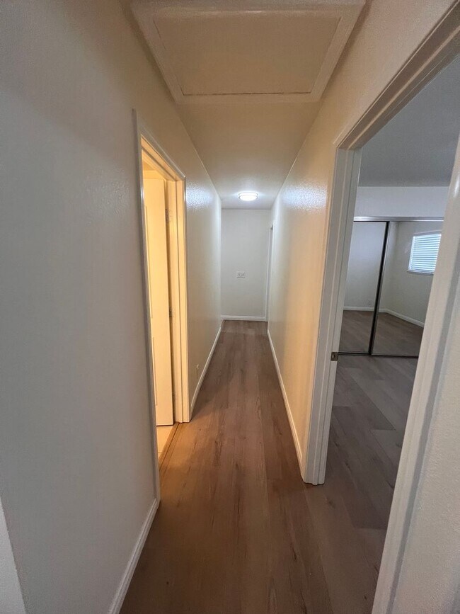 Building Photo - Camarillo - Single story, four bedroom, two bathroom home