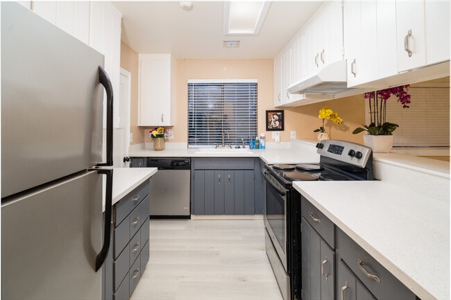 Building Photo - 1500 Lake Park Dr SW