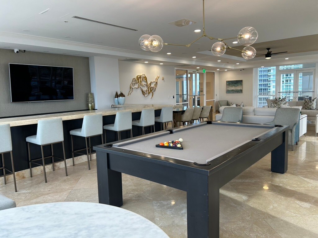 Building Photo - 511 SE 5th Ave