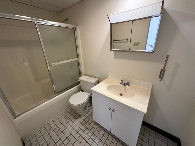 Building Photo - 68 Essex St