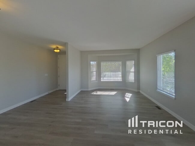 Building Photo - 850 Merrimac River Way