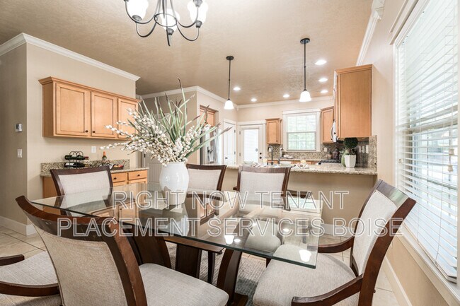 Building Photo - 994 E Winding Creek Dr