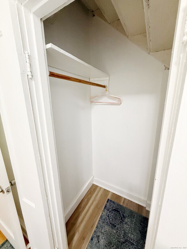 Building Photo - 1716 Farmington Ave