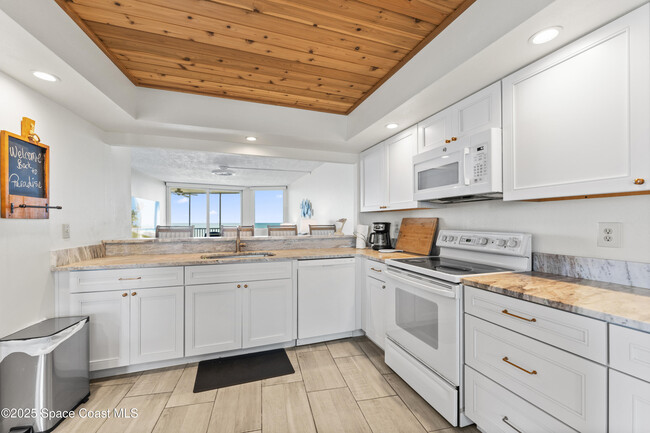 Building Photo - 1175 Jimmy Buffett Mem Hwy