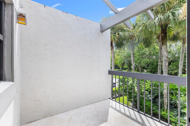 Building Photo - 11397 Pond View Dr