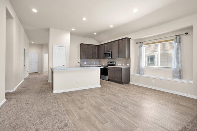 Building Photo - 223 Shoreview Dr