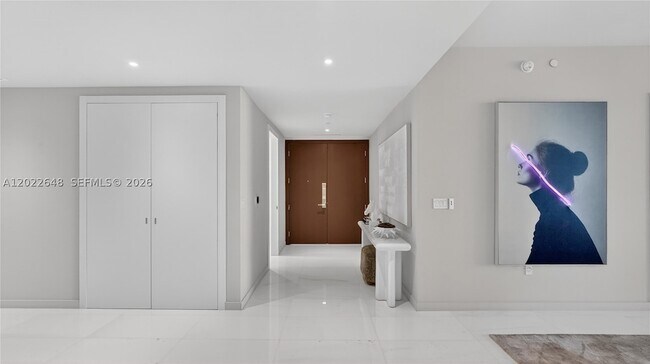 Building Photo - 300 S Biscayne Blvd